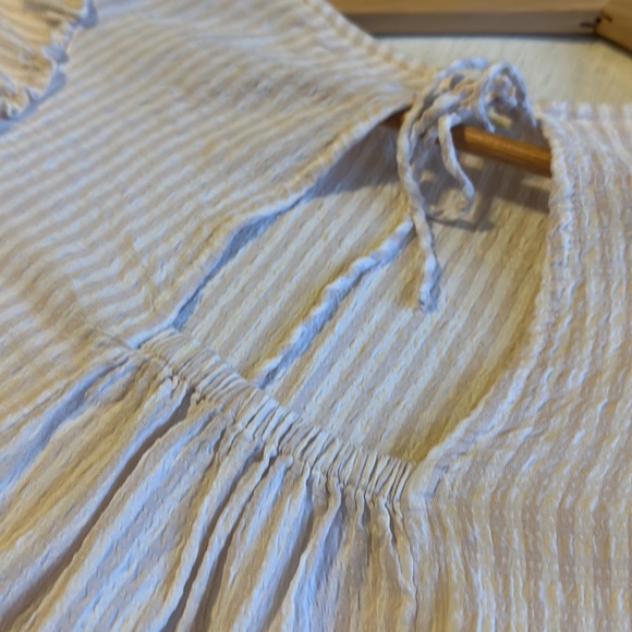 Chelsea & Theodore top with wide ruffled sleeves. Size small. - Picture 8 of 16
